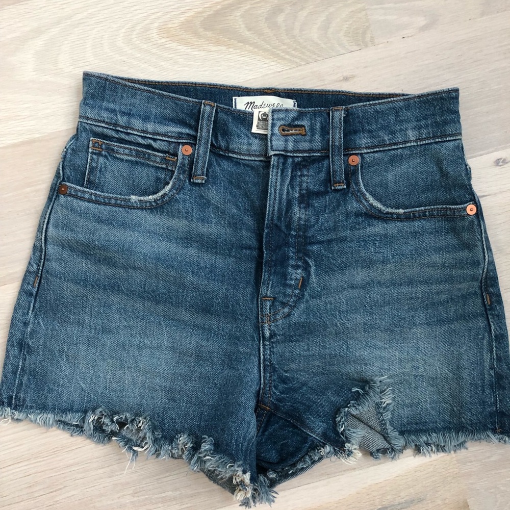 Madewell high waisted shorts. Size 25
